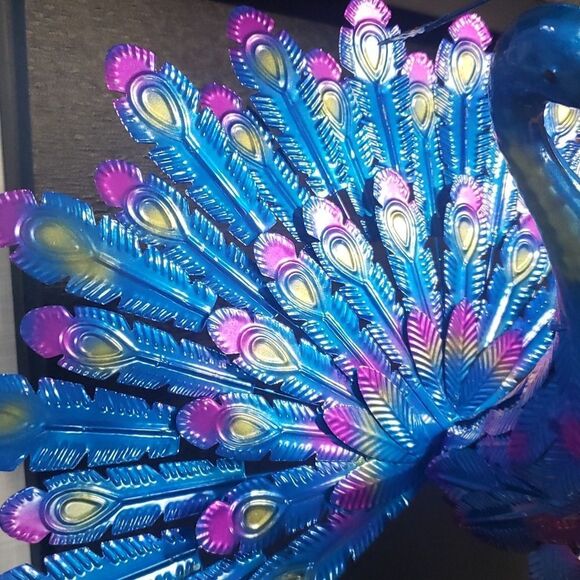 NWT Gorgeous Freestanding Metal Peacock Garden Decor Bright Vivid Colors - Picture 9 of 13